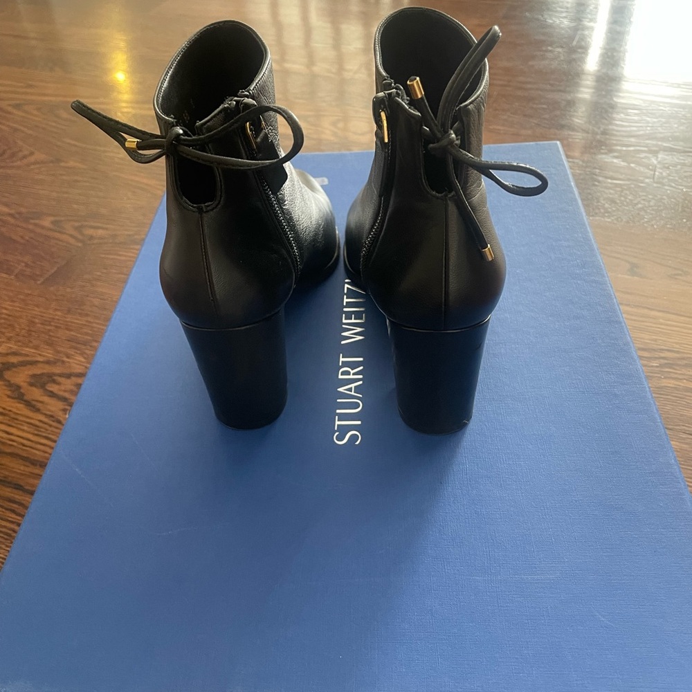 Stuart weitzman gardiner bow bootie